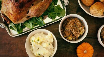 A table of food where people are sharing Thanksgiving jokes and puns